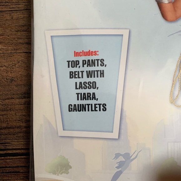 Girls’ DC super hero Wonder Woman costume - Picture 3 of 5